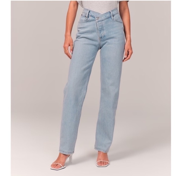 Abercrombie & Fitch High Rise Dad Jean Light With Criss-Cross Waistband - Picture 1 of 14